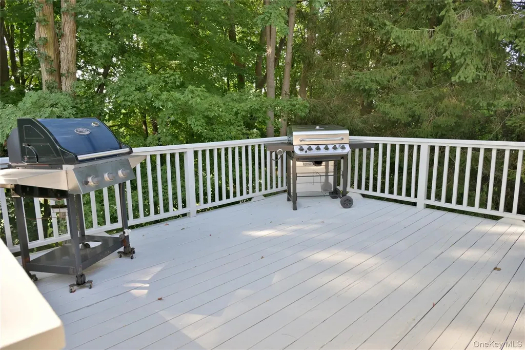 11 Lakeview Terrace Mahopac NY 10541