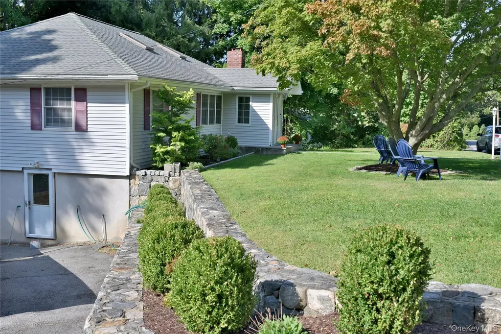 11 Lakeview Terrace Mahopac NY 10541