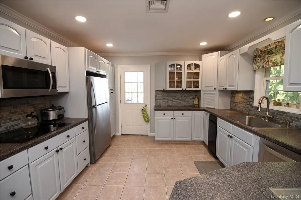 11 Lakeview Terrace Mahopac NY 10541