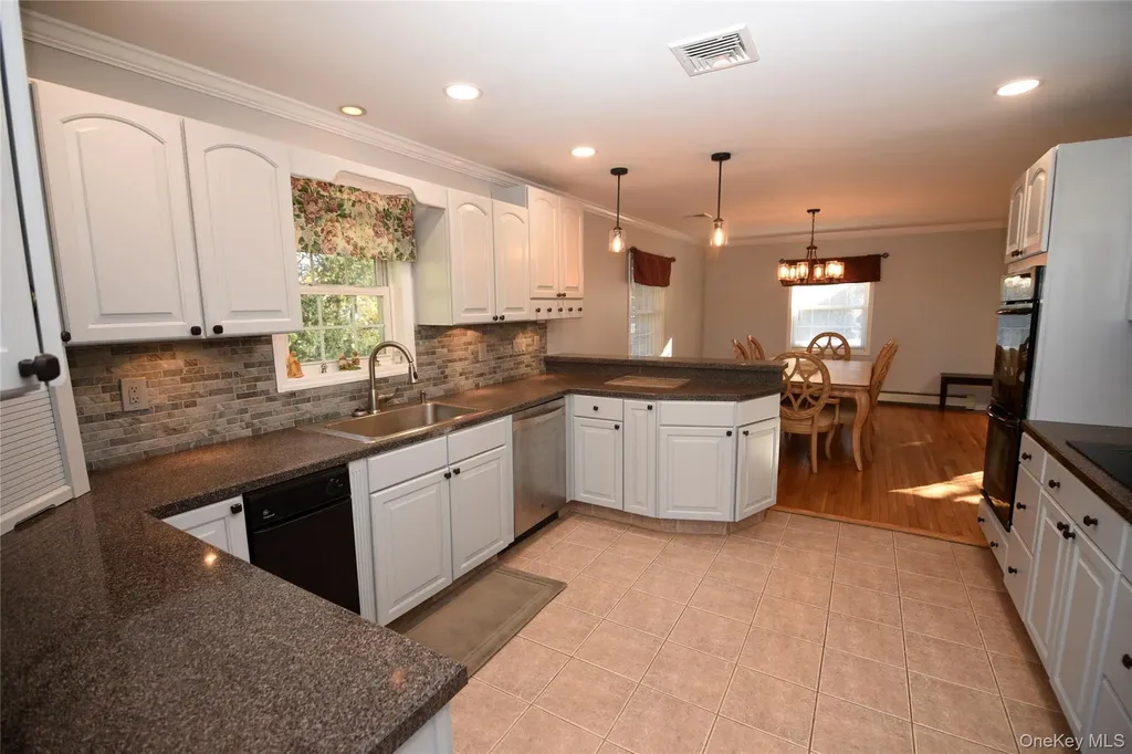 11 Lakeview Terrace Mahopac NY 10541
