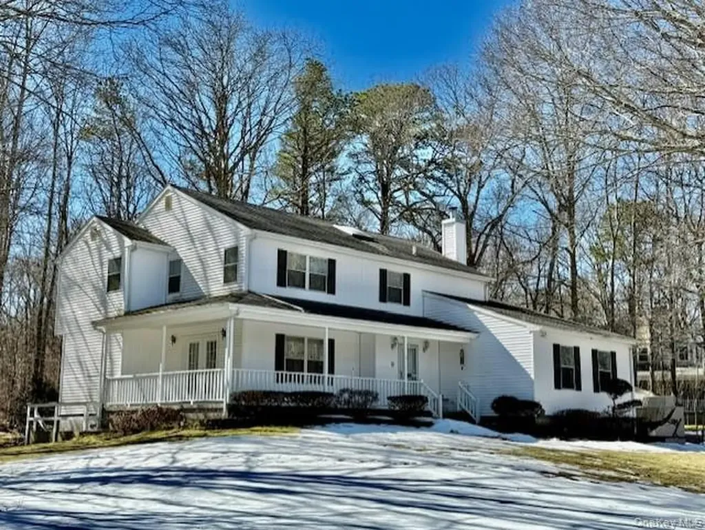 8 Jacqueline Drive Manorville NY 11949