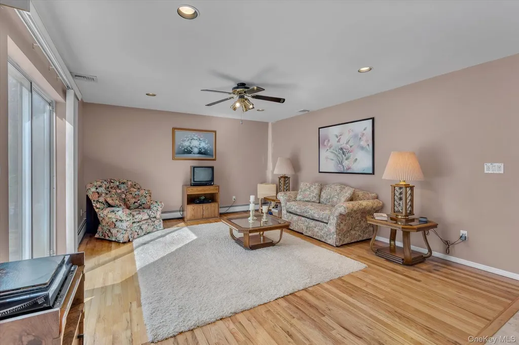 8 Jacqueline Drive Manorville NY 11949