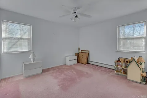 8 Jacqueline Drive Manorville NY 11949