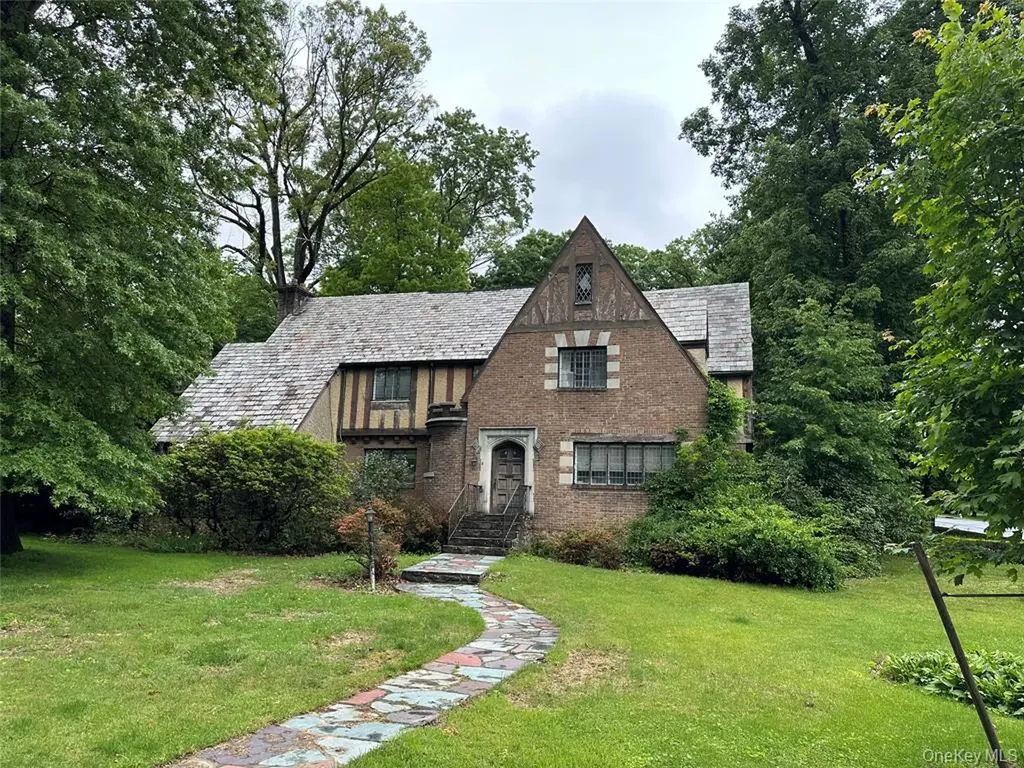 2 Rochelle Road Larchmont NY 10538