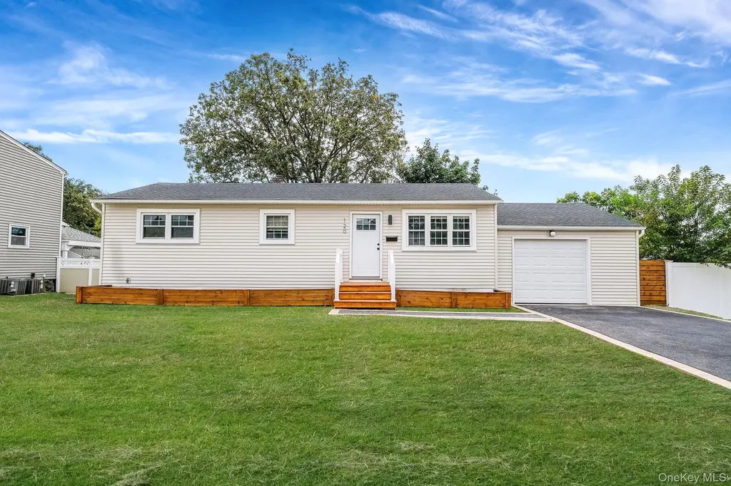 120 Manhattan Avenue West Babylon NY 11704