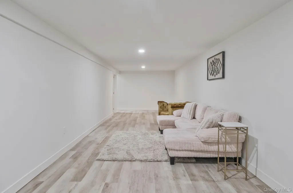 120 Manhattan Avenue West Babylon NY 11704