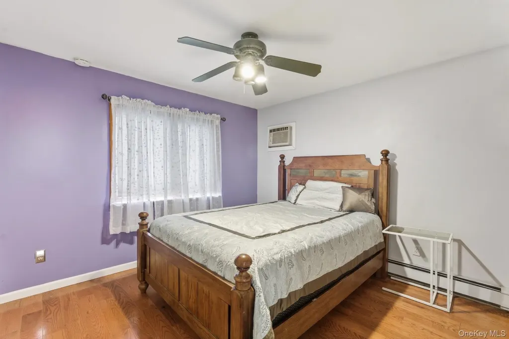 16 Burton Place Lindenhurst NY 11757
