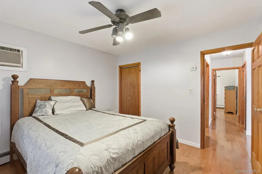 16 Burton Place Lindenhurst NY 11757