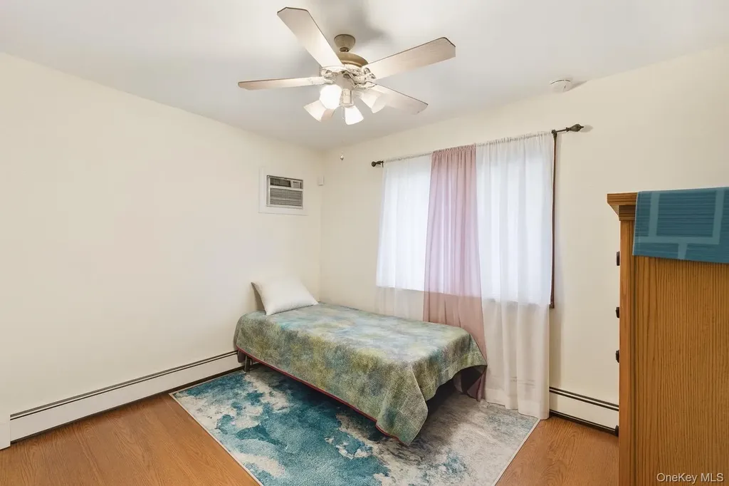 16 Burton Place Lindenhurst NY 11757