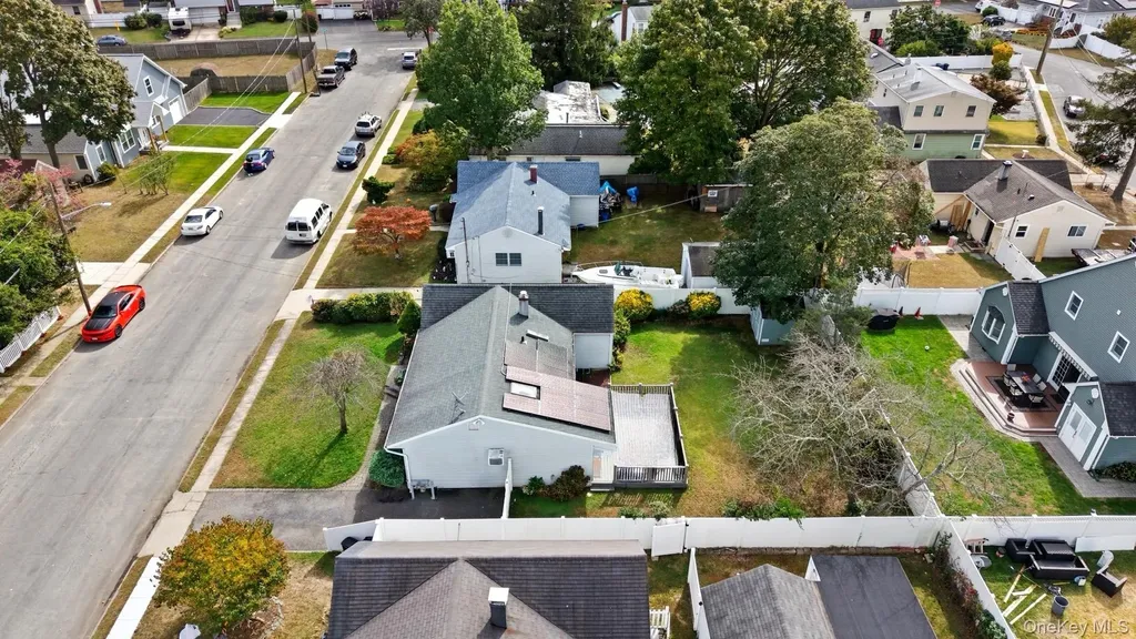 16 Burton Place Lindenhurst NY 11757