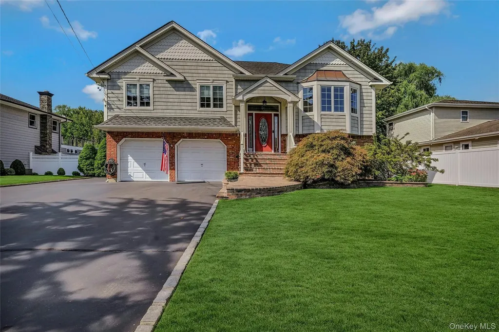 30 W Shore Road Oakdale NY 11769