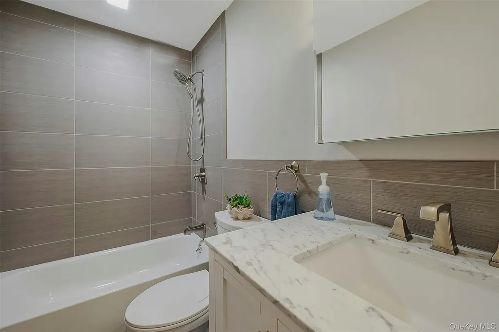 30 W Shore Road Oakdale NY 11769
