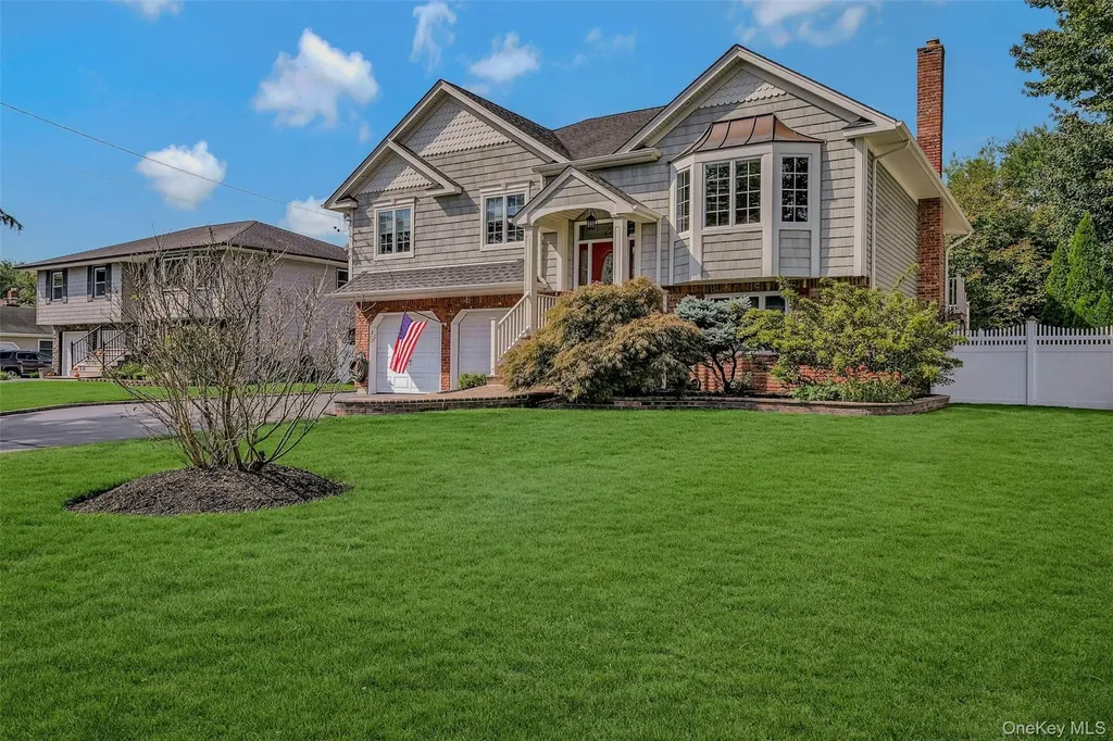 30 W Shore Road Oakdale NY 11769
