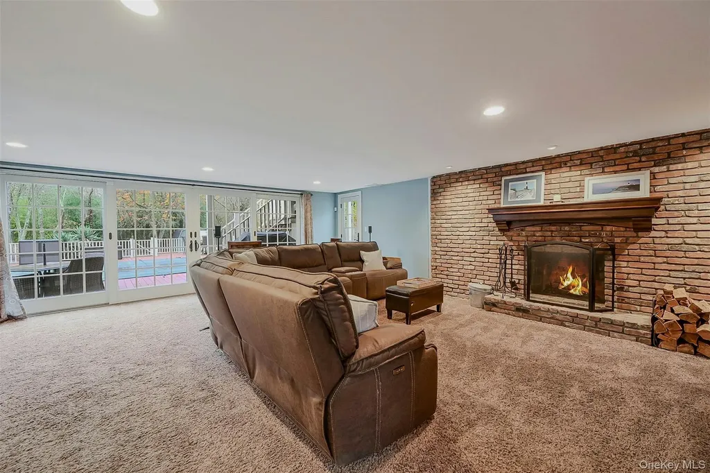 30 W Shore Road Oakdale NY 11769