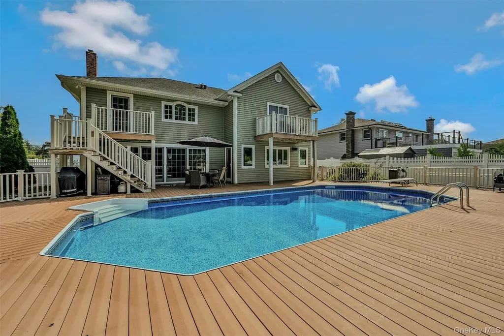 30 W Shore Road Oakdale NY 11769