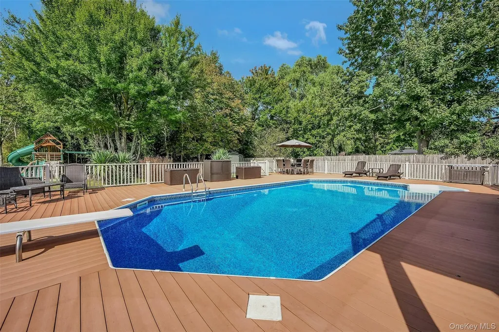 30 W Shore Road Oakdale NY 11769
