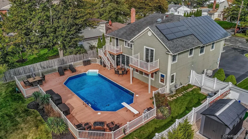30 W Shore Road Oakdale NY 11769