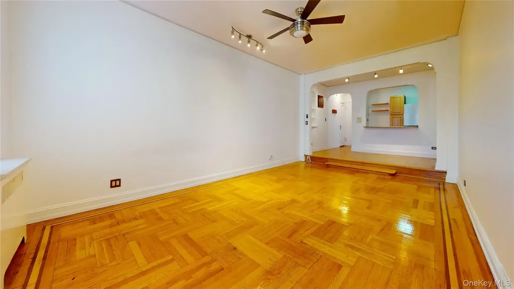 2160 Bronx Park E Bronx NY 10462