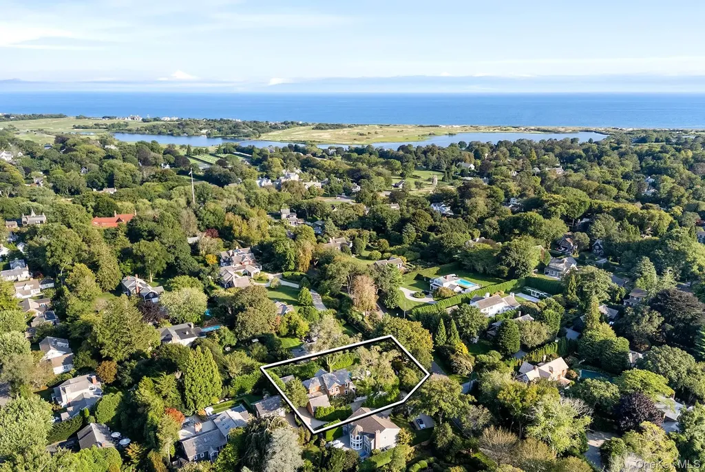 44 Buell Lane East Hampton NY 11937