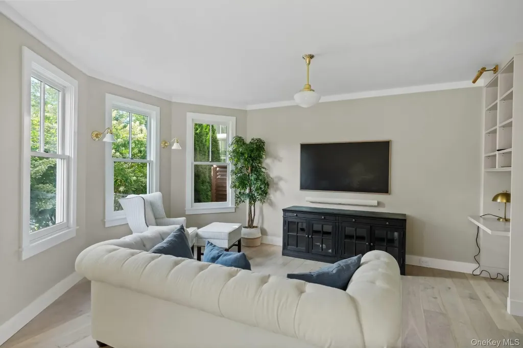 44 Buell Lane East Hampton NY 11937