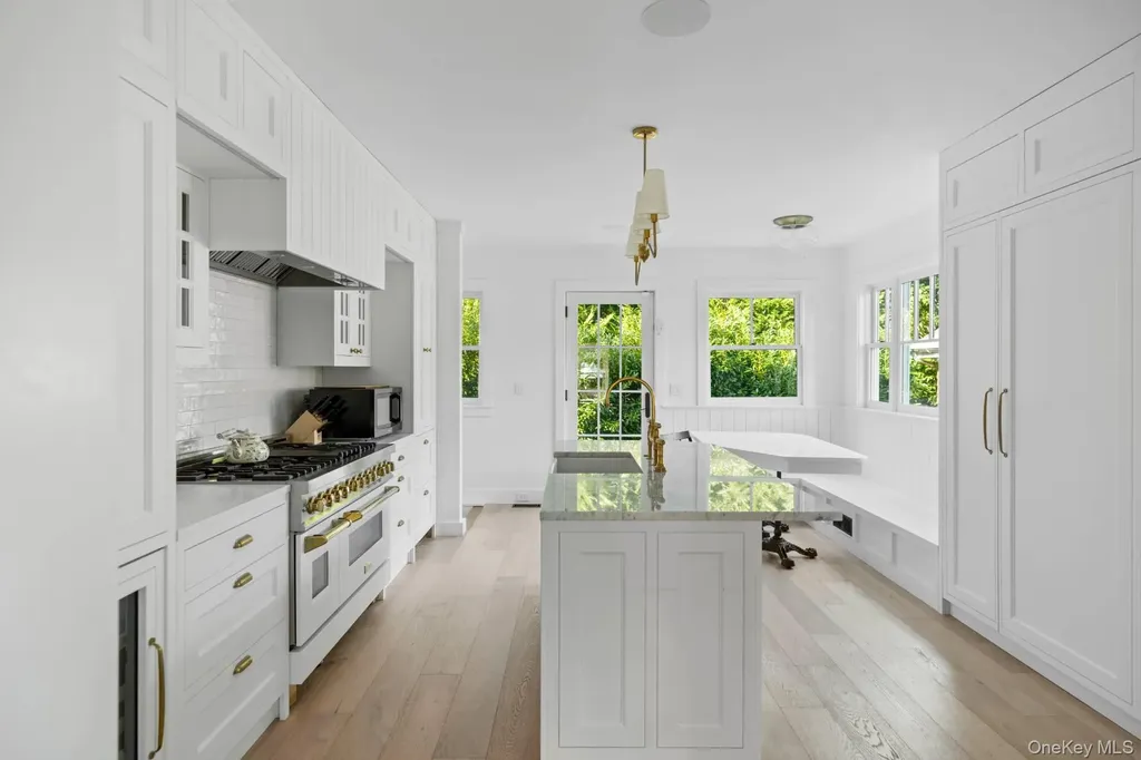 44 Buell Lane East Hampton NY 11937
