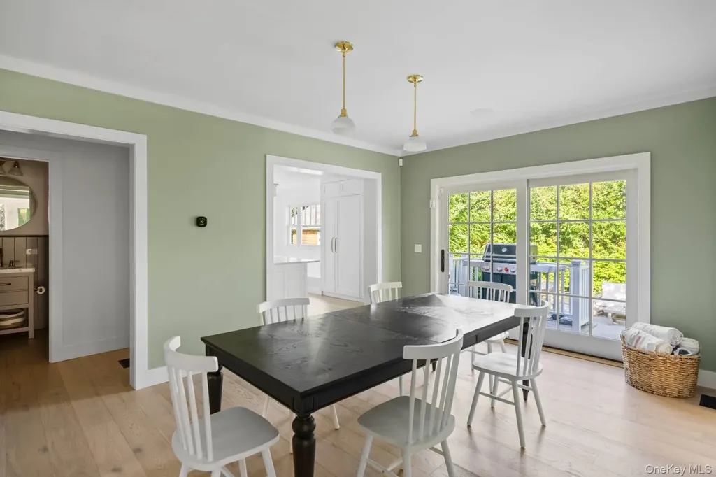 44 Buell Lane East Hampton NY 11937