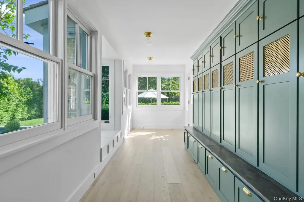 44 Buell Lane East Hampton NY 11937