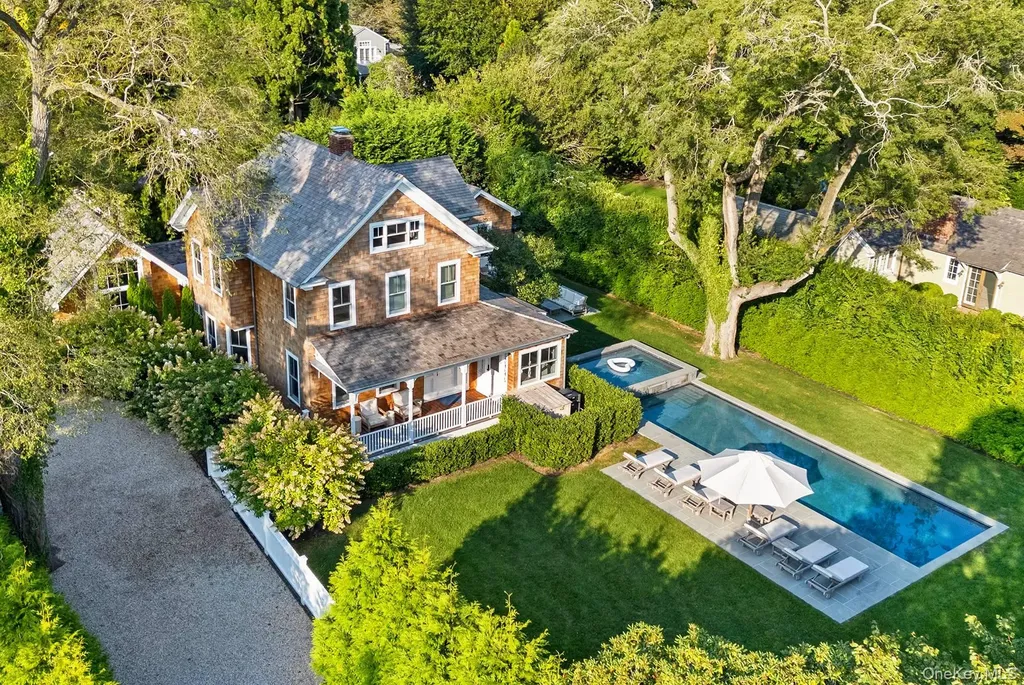 44 Buell Lane East Hampton NY 11937