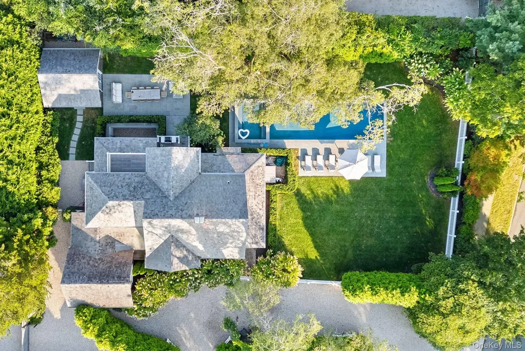 44 Buell Lane East Hampton NY 11937