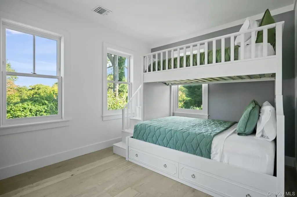 44 Buell Lane East Hampton NY 11937