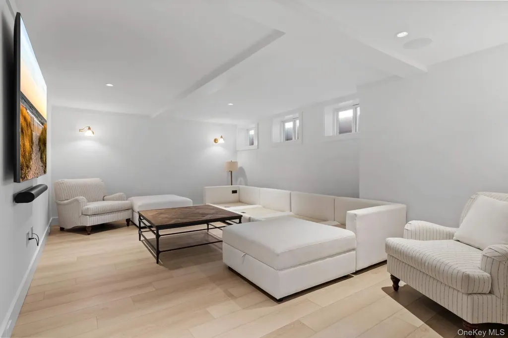 44 Buell Lane East Hampton NY 11937