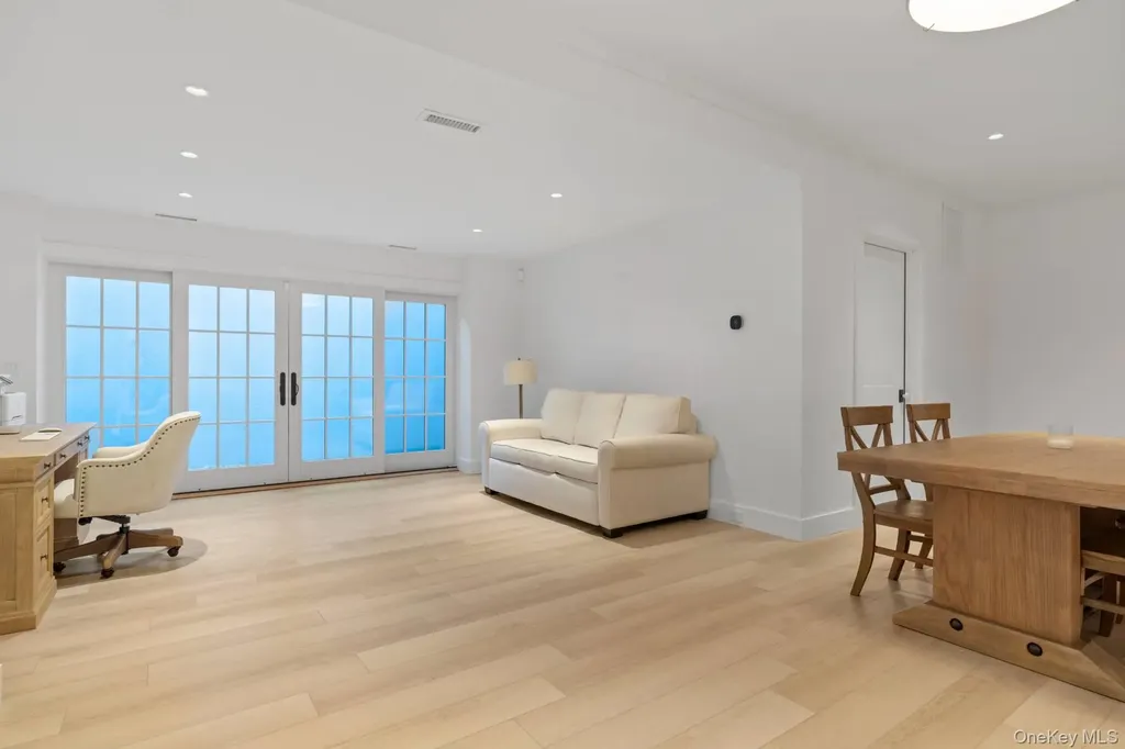 44 Buell Lane East Hampton NY 11937