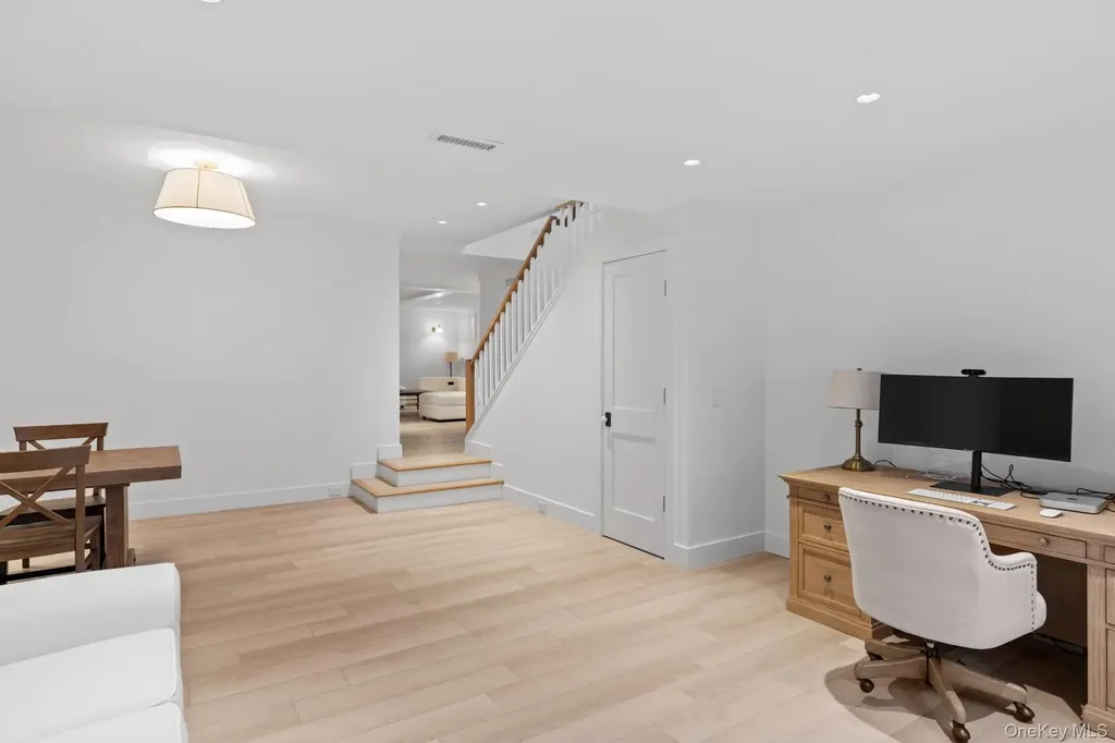 44 Buell Lane East Hampton NY 11937