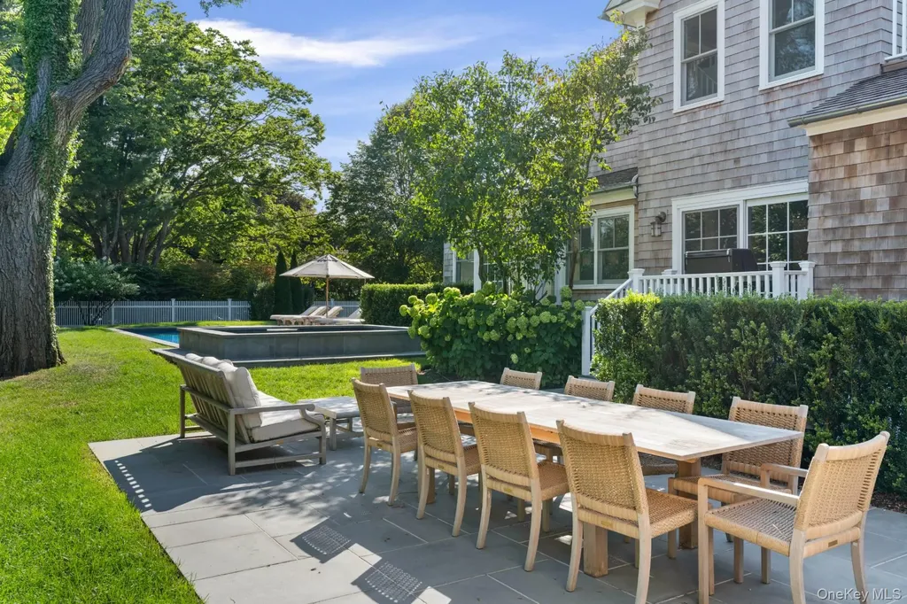 44 Buell Lane East Hampton NY 11937