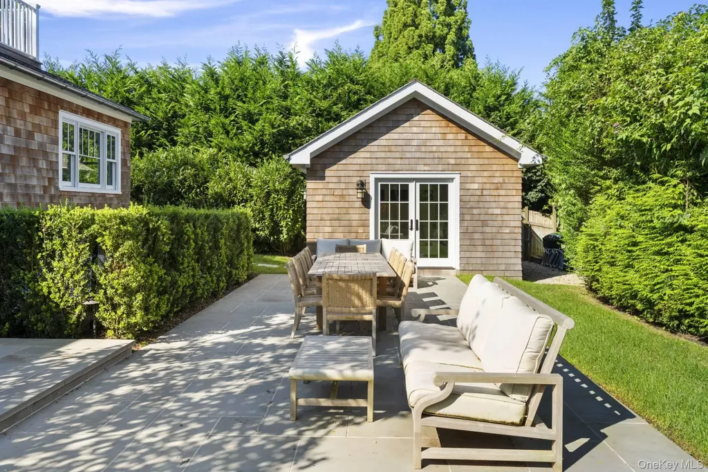 44 Buell Lane East Hampton NY 11937