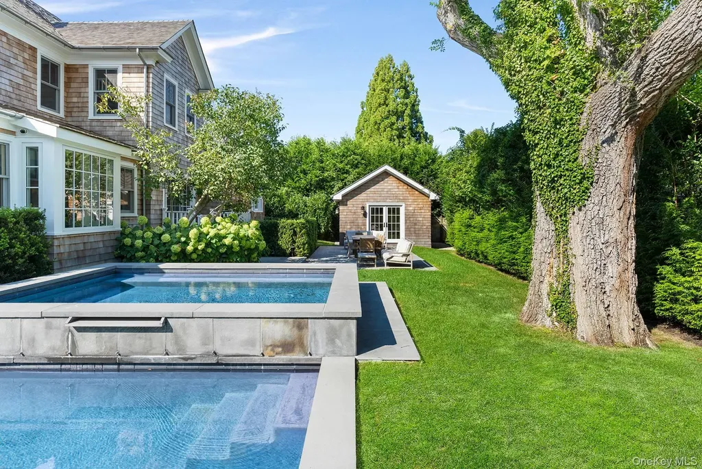44 Buell Lane East Hampton NY 11937