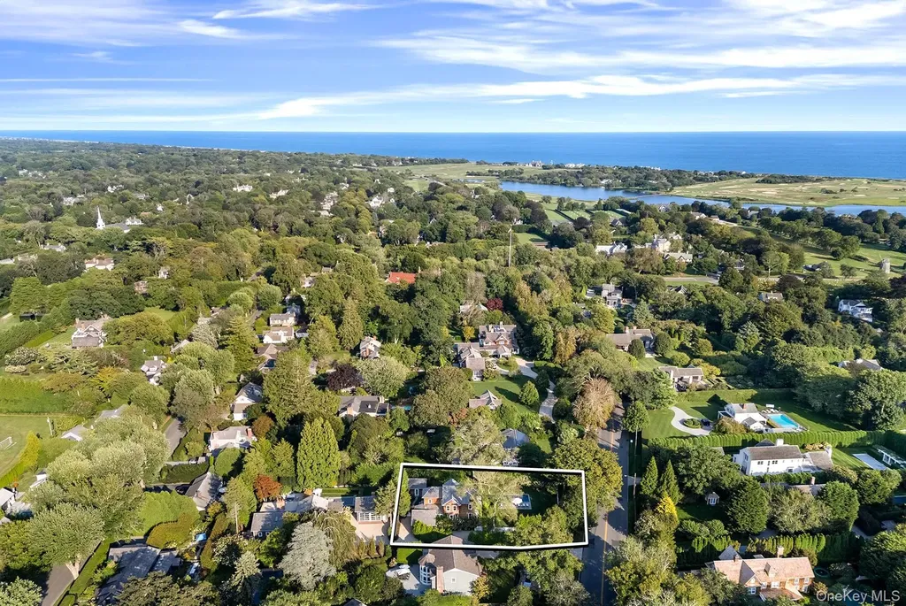 44 Buell Lane East Hampton NY 11937