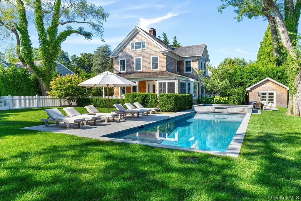 44 Buell Lane East Hampton NY 11937