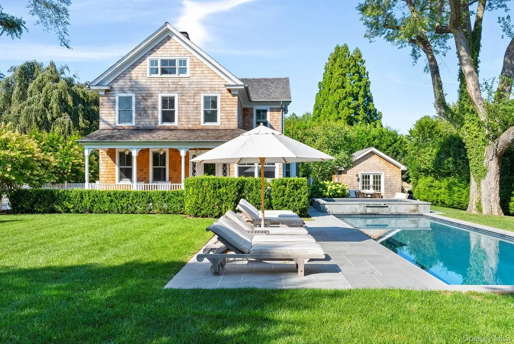 44 Buell Lane East Hampton NY 11937