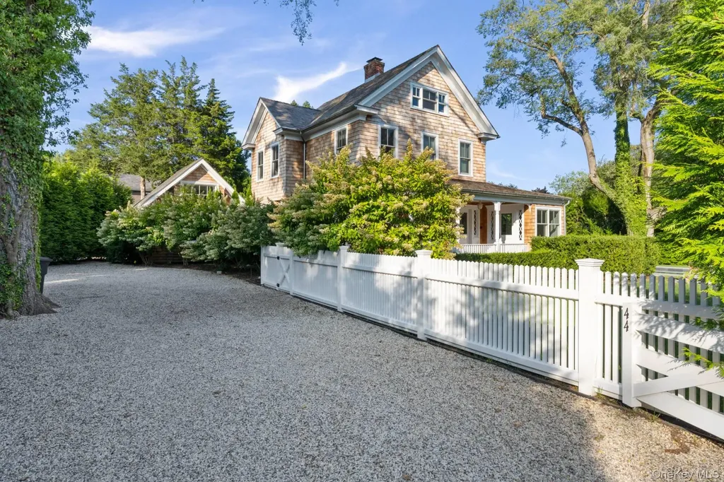 44 Buell Lane East Hampton NY 11937
