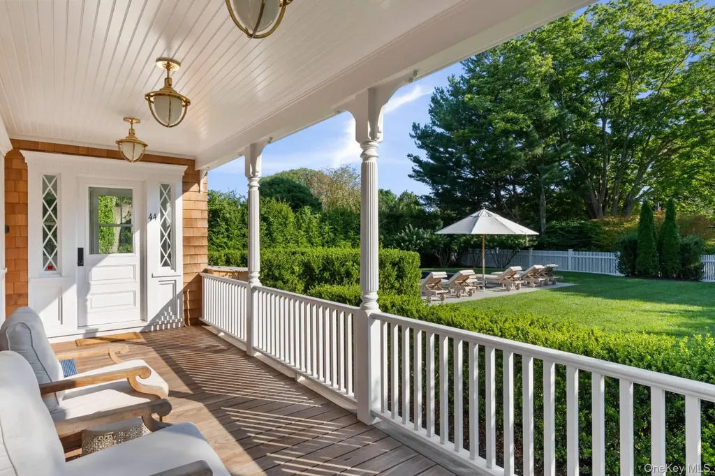 44 Buell Lane East Hampton NY 11937