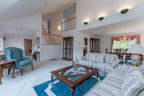 25 Alison Court Kingston NY 12401