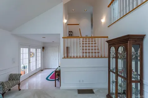 25 Alison Court Kingston NY 12401