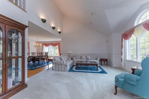 25 Alison Court Kingston NY 12401