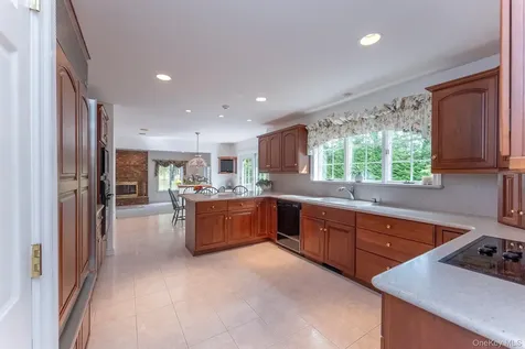 25 Alison Court Kingston NY 12401