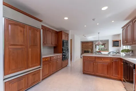 25 Alison Court Kingston NY 12401