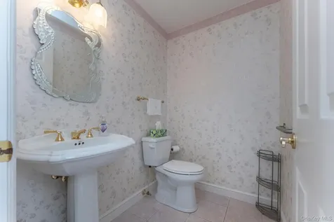 25 Alison Court Kingston NY 12401