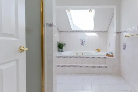 25 Alison Court Kingston NY 12401