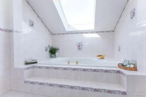 25 Alison Court Kingston NY 12401