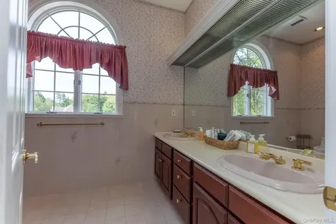 25 Alison Court Kingston NY 12401